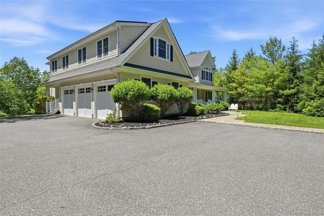 1330 Ridge Road, Laurel Hollow, NY 11791