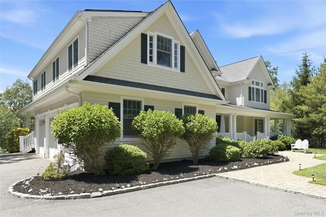 1330 Ridge Road, Laurel Hollow, NY 11791