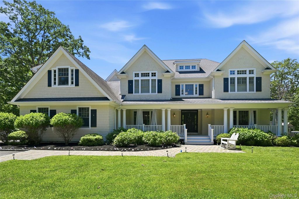 1330 Ridge Road, Laurel Hollow, NY 11791