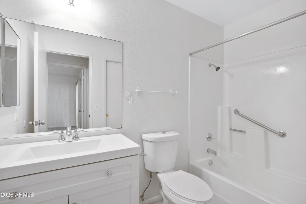 Image 11 of property listing at 20235 N 3RD Drive 8, Phoenix, AZ 85027