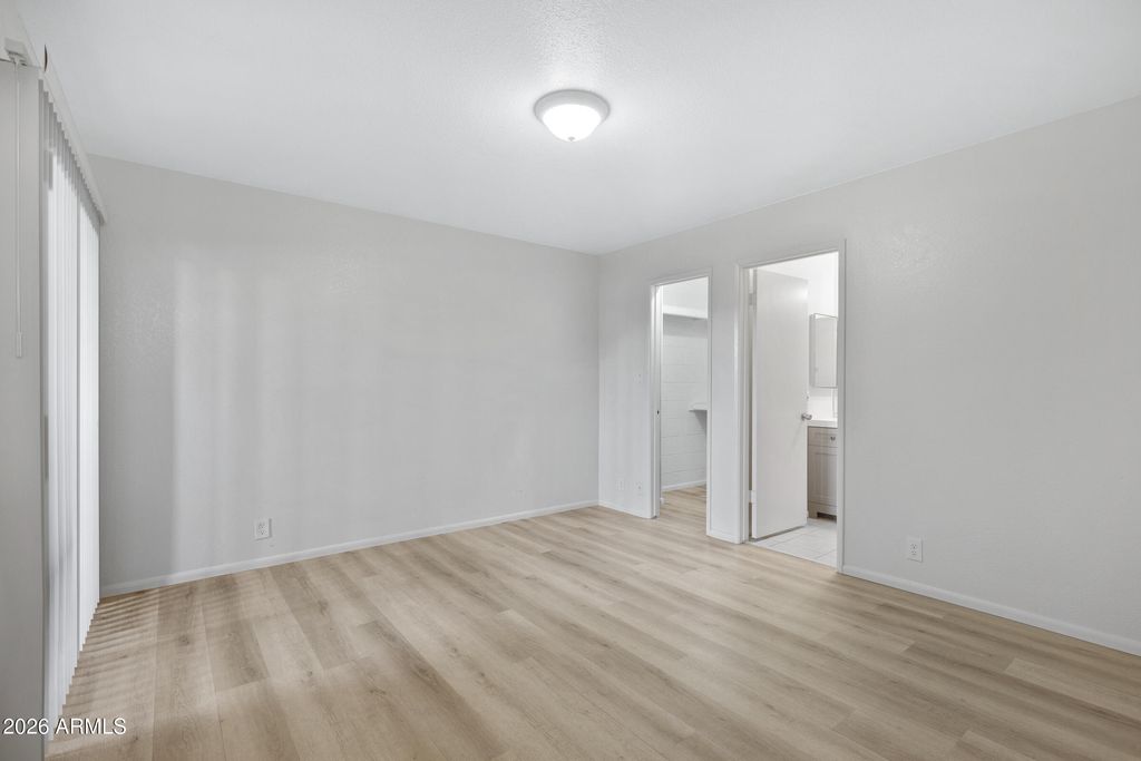 Image 12 of property listing at 20235 N 3RD Drive 8, Phoenix, AZ 85027