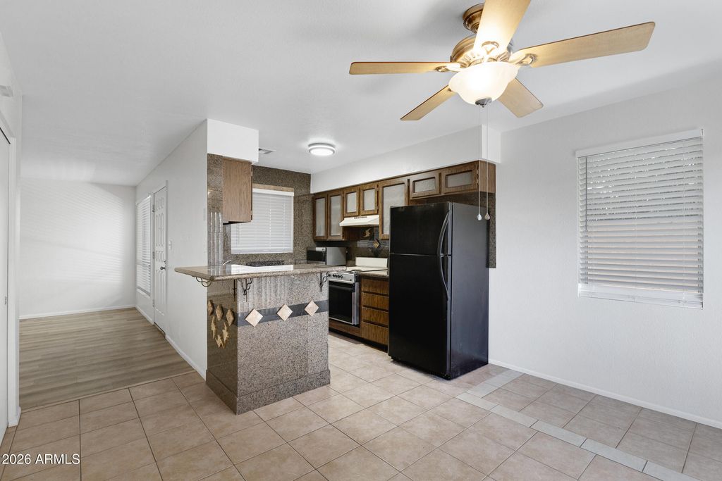 Image 16 of property listing at 20235 N 3RD Drive 8, Phoenix, AZ 85027