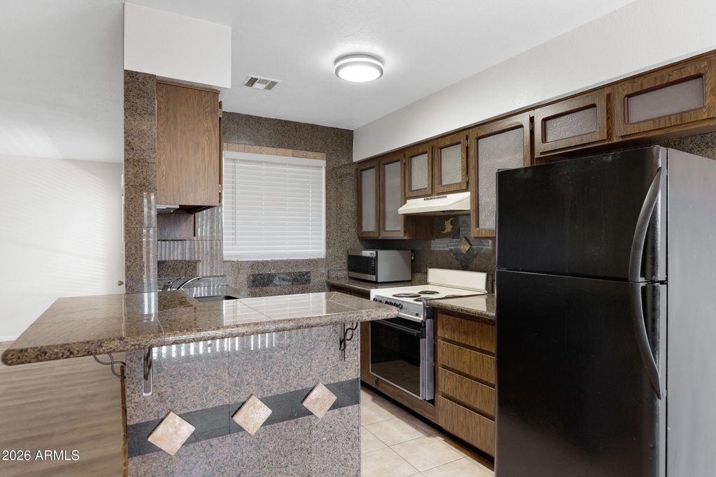 Image 18 of property listing at 20235 N 3RD Drive 8, Phoenix, AZ 85027