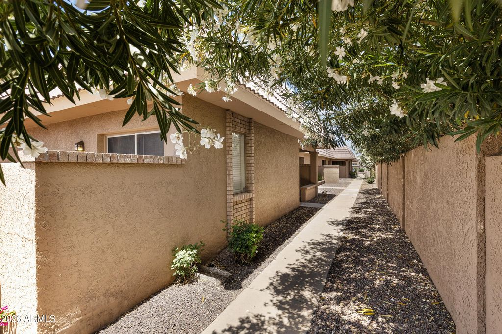 Image 29 of property listing at 20235 N 3RD Drive 8, Phoenix, AZ 85027