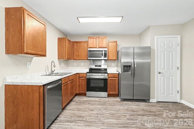 3219 Decapolis Drive, Charlotte, NC 28215