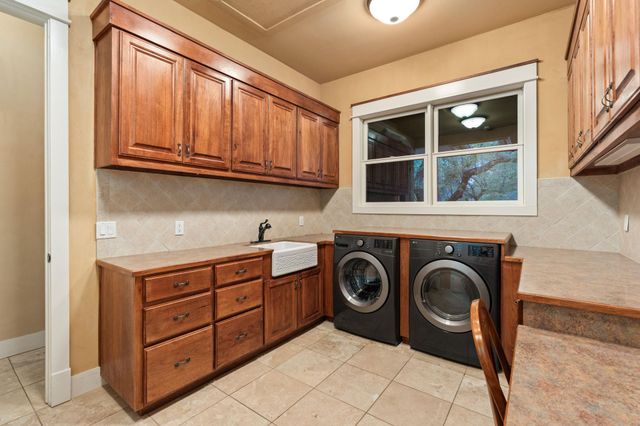 23426 Oscar RD, Spicewood, TX 78669