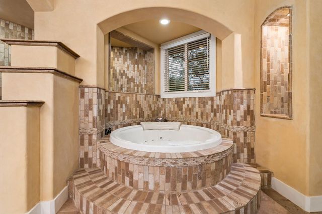 23426 Oscar RD, Spicewood, TX 78669