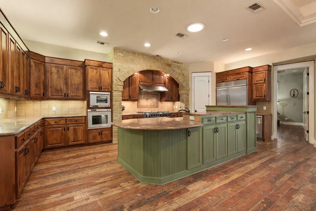 23426 Oscar RD, Spicewood, TX 78669