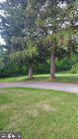 39 LAKEVIEW TER, Hanover, PA 17331