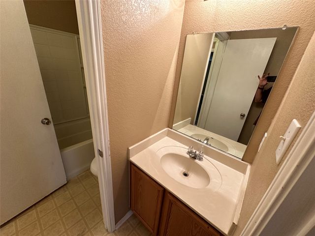1341 Castle Ridge Road, Fort Worth, TX 76140