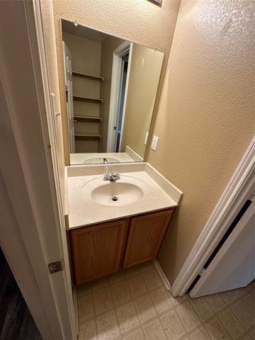1341 Castle Ridge Road, Fort Worth, TX 76140