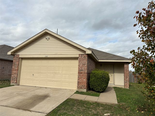 1341 Castle Ridge Road, Fort Worth, TX 76140