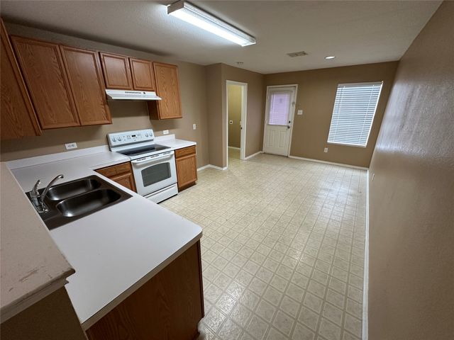 1341 Castle Ridge Road, Fort Worth, TX 76140