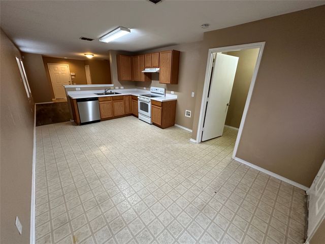 1341 Castle Ridge Road, Fort Worth, TX 76140
