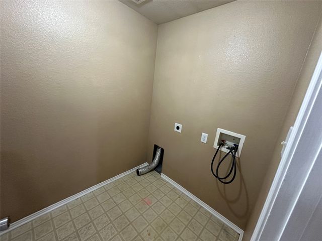 1341 Castle Ridge Road, Fort Worth, TX 76140