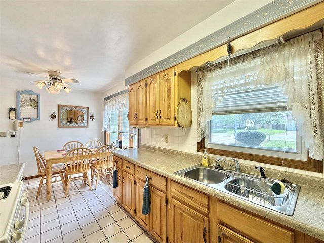 721 E Morning Glory Lane, Beloit, WI 53511