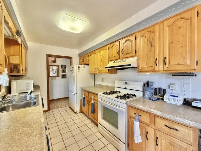 721 E Morning Glory Lane, Beloit, WI 53511