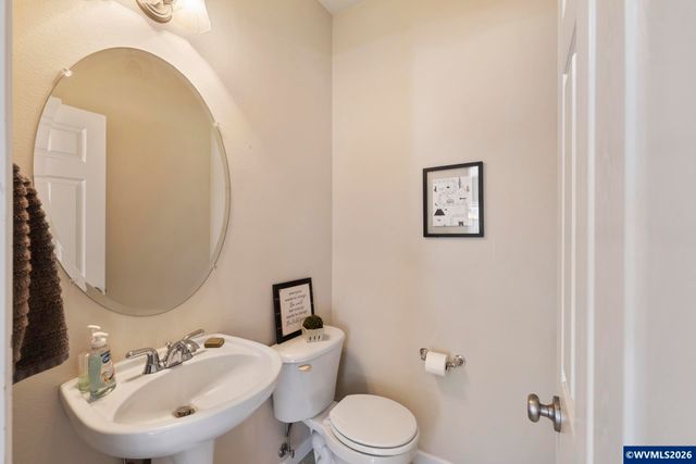 1010 SW Falcon Crest Dr, Dundee, OR 97115