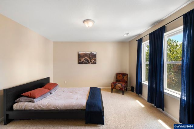 1010 SW Falcon Crest Dr, Dundee, OR 97115