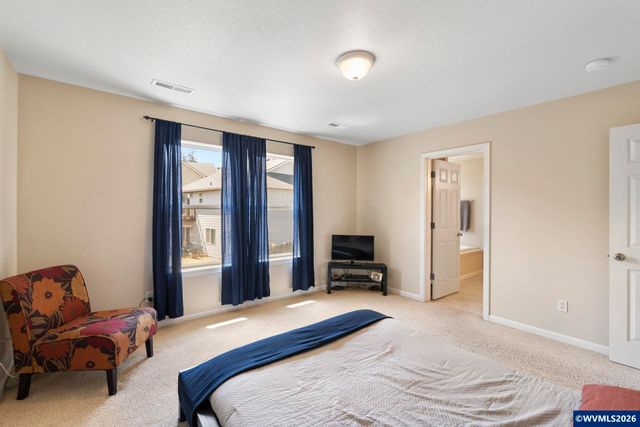 1010 SW Falcon Crest Dr, Dundee, OR 97115