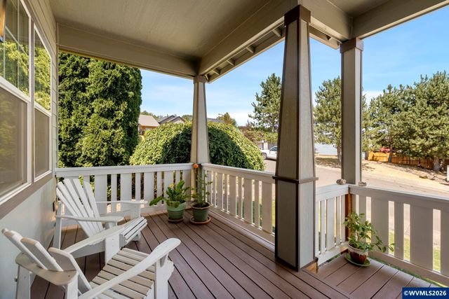 1010 SW Falcon Crest Dr, Dundee, OR 97115