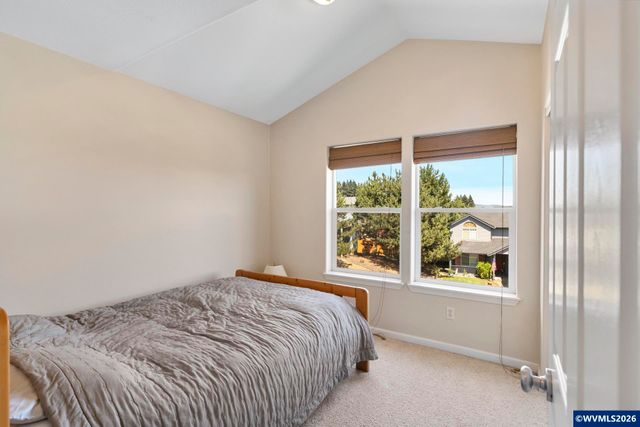 1010 SW Falcon Crest Dr, Dundee, OR 97115