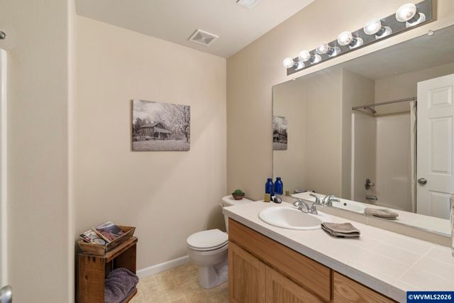 1010 SW Falcon Crest Dr, Dundee, OR 97115