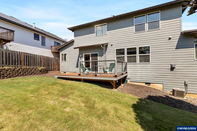 1010 SW Falcon Crest Dr, Dundee, OR 97115