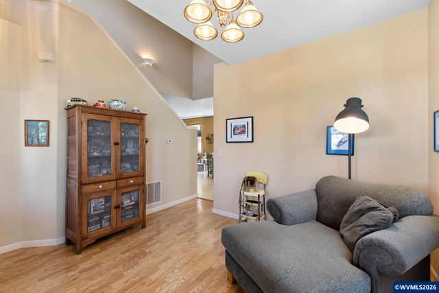1010 SW Falcon Crest Dr, Dundee, OR 97115