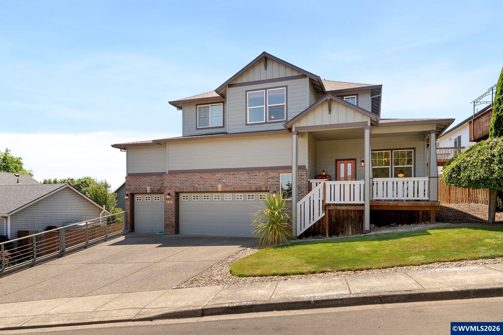 1010 SW Falcon Crest Dr, Dundee, OR 97115