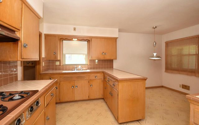 2710 S 72nd STREET, West Allis, WI 53219