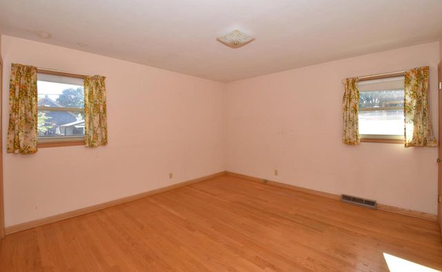 2710 S 72nd STREET, West Allis, WI 53219
