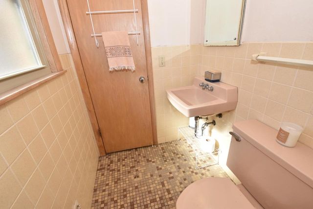 2710 S 72nd STREET, West Allis, WI 53219