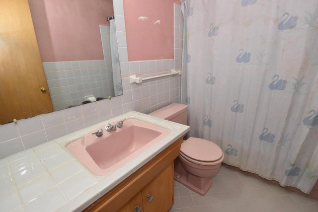2710 S 72nd STREET, West Allis, WI 53219