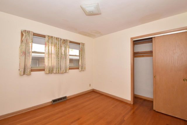 2710 S 72nd STREET, West Allis, WI 53219
