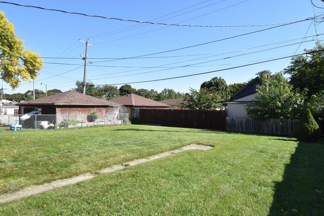 2710 S 72nd STREET, West Allis, WI 53219