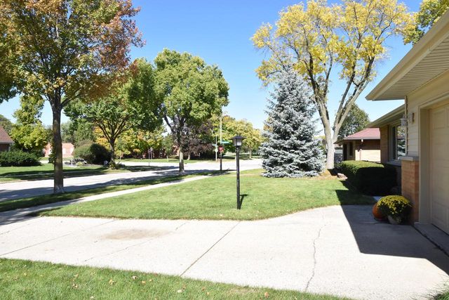 2710 S 72nd STREET, West Allis, WI 53219