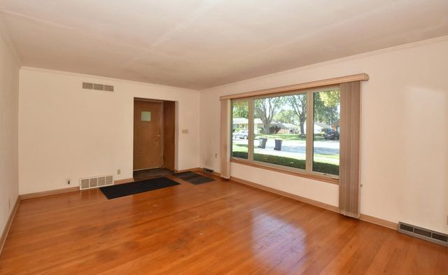 2710 S 72nd STREET, West Allis, WI 53219