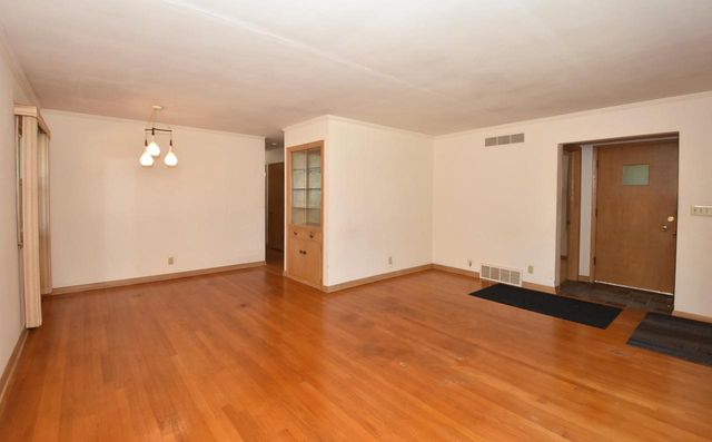 2710 S 72nd STREET, West Allis, WI 53219