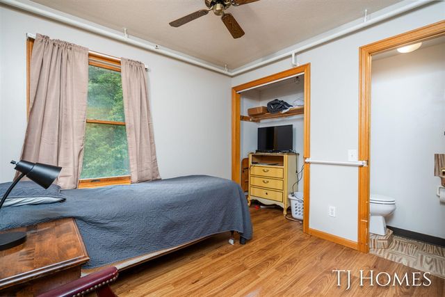 2895 M 79, Hastings, MI 49058