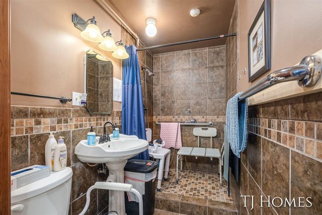 2895 M 79, Hastings, MI 49058