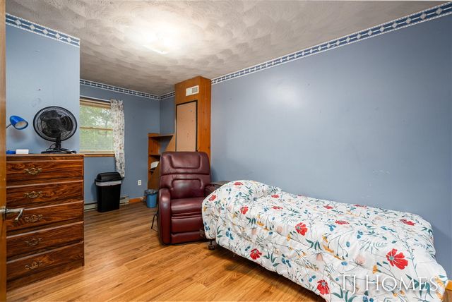 2895 M 79, Hastings, MI 49058