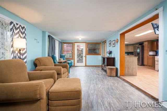 2895 M 79, Hastings, MI 49058