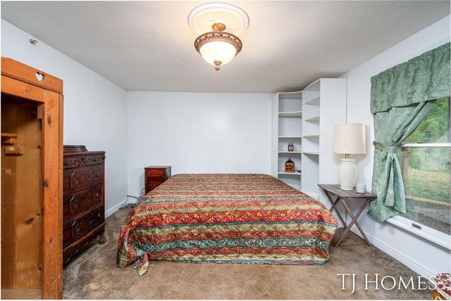 2895 M 79, Hastings, MI 49058