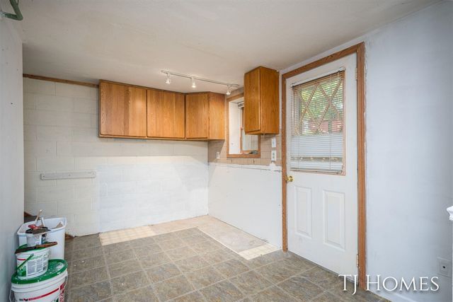 2895 M 79, Hastings, MI 49058