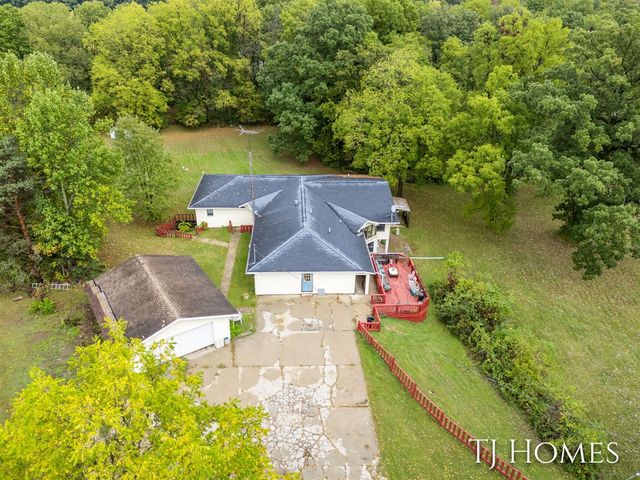 2895 M 79, Hastings, MI 49058