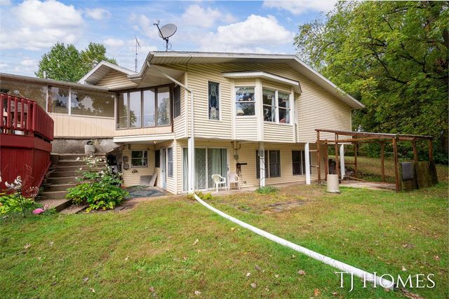 2895 M 79, Hastings, MI 49058