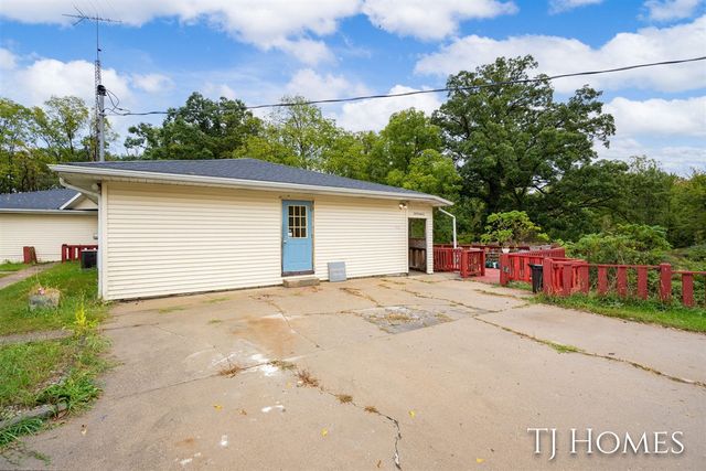 2895 M 79, Hastings, MI 49058