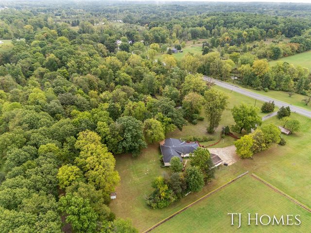 2895 M 79, Hastings, MI 49058