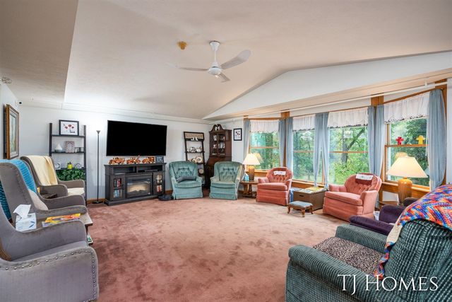 2895 M 79, Hastings, MI 49058